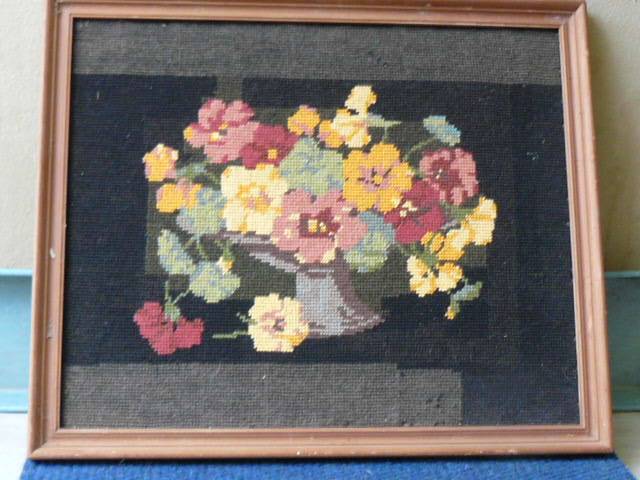 VINTAGE FRAMED IN WOOD TAPESTRIES PICTURE