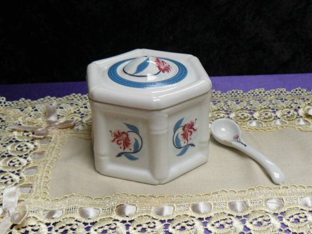 ELIZABETH ARDERN BATH SALTS CONTAINER WITH SPOON PORCELAIN