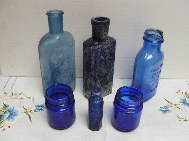 GLASS BOTTLES DUG UP VERY OLD FOR THE COLLECROR