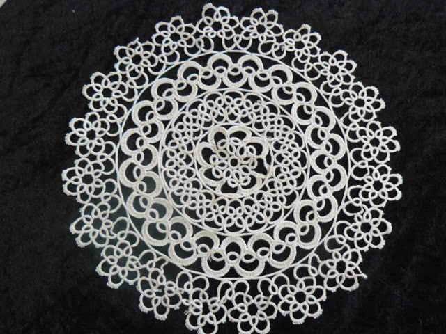 TATTING DOILIE