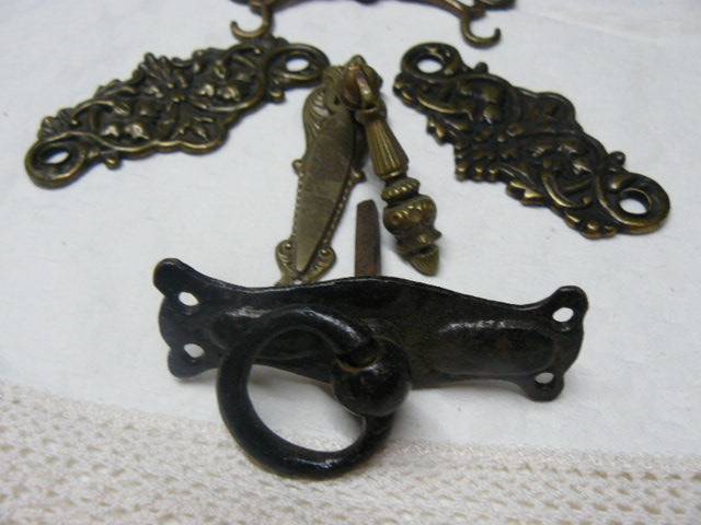 VARIOUS VINTAGE BRASS DOOR DRAW  HANDLES
