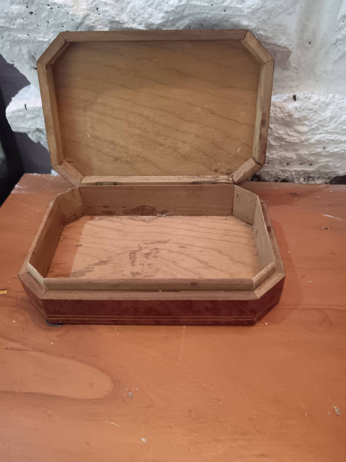 Vintage Sorento Italy Marquetry  Box