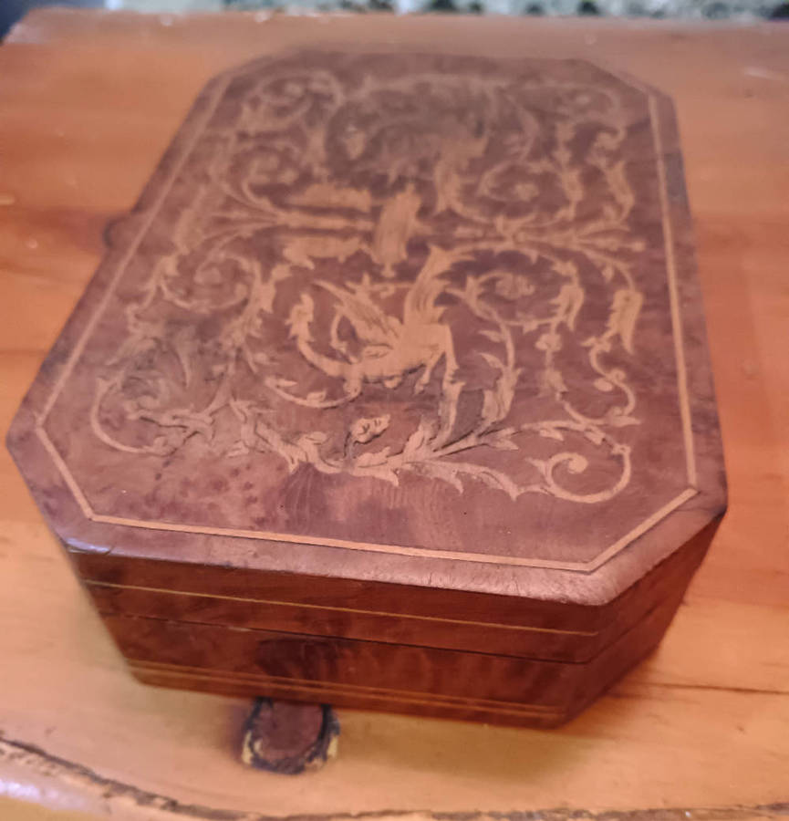 Vintage Sorento Italy Marquetry  Box