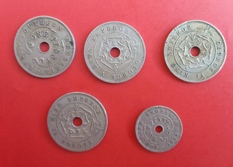 SOUTHERN RHODESIA X3 EARLY ONE PENNYS 1930s/x1 from 1942 and a 1/2 penny 1934