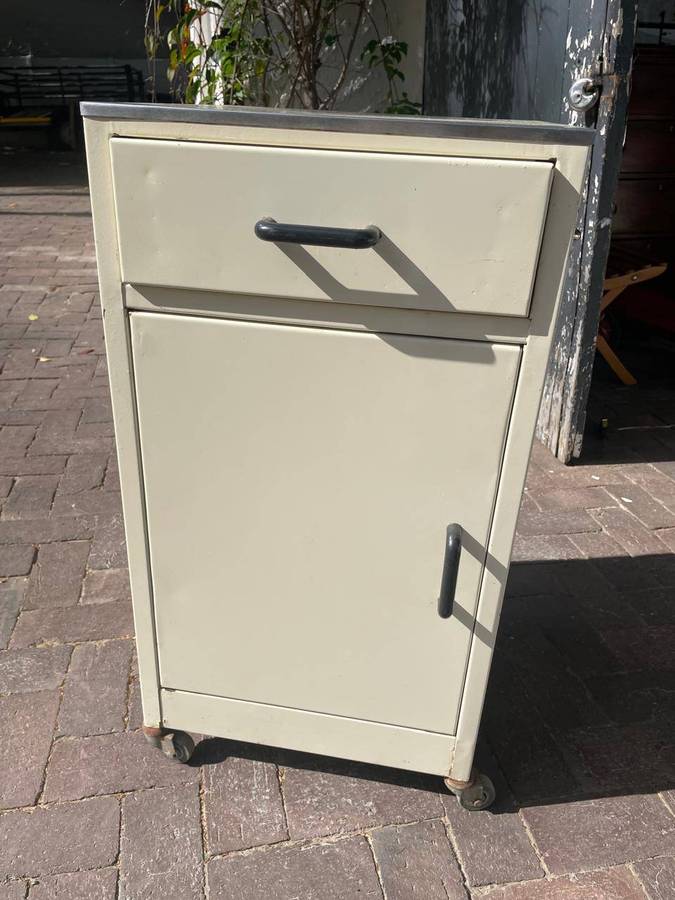 Collection of 6 Hospital Bed Cabinets ) 82 x 43 x 43 cm