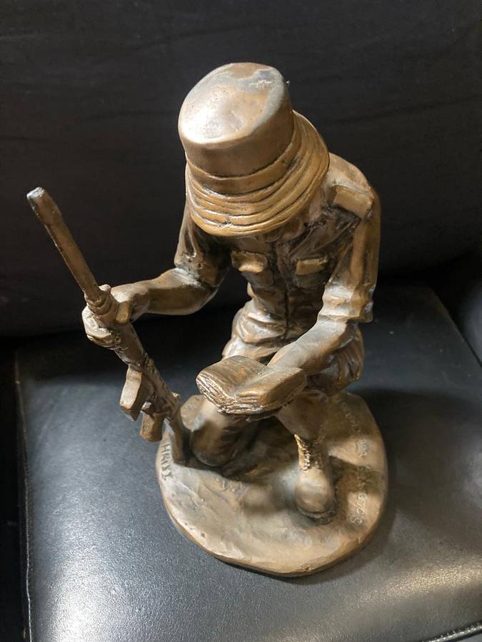Bush War : Rare SADF soldier with Bible : Soldaat vir Christus ( 21 cm )