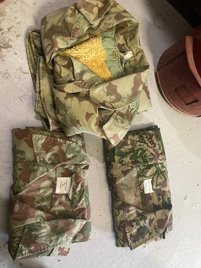 Koevoet : Jacket and 2 shirts