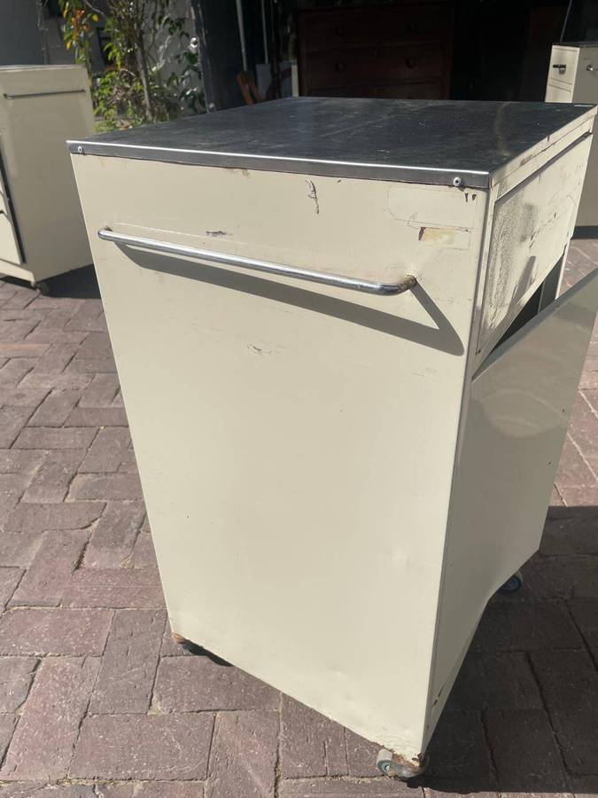 Collection of 6 Hospital Bed Cabinets ) 82 x 43 x 43 cm