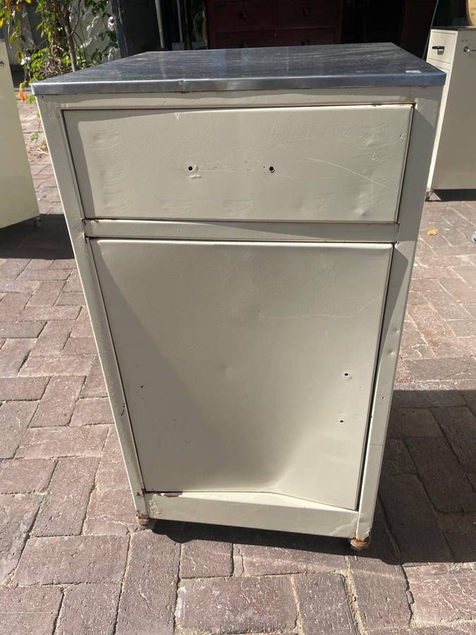 Collection of 6 Hospital Bed Cabinets ) 82 x 43 x 43 cm