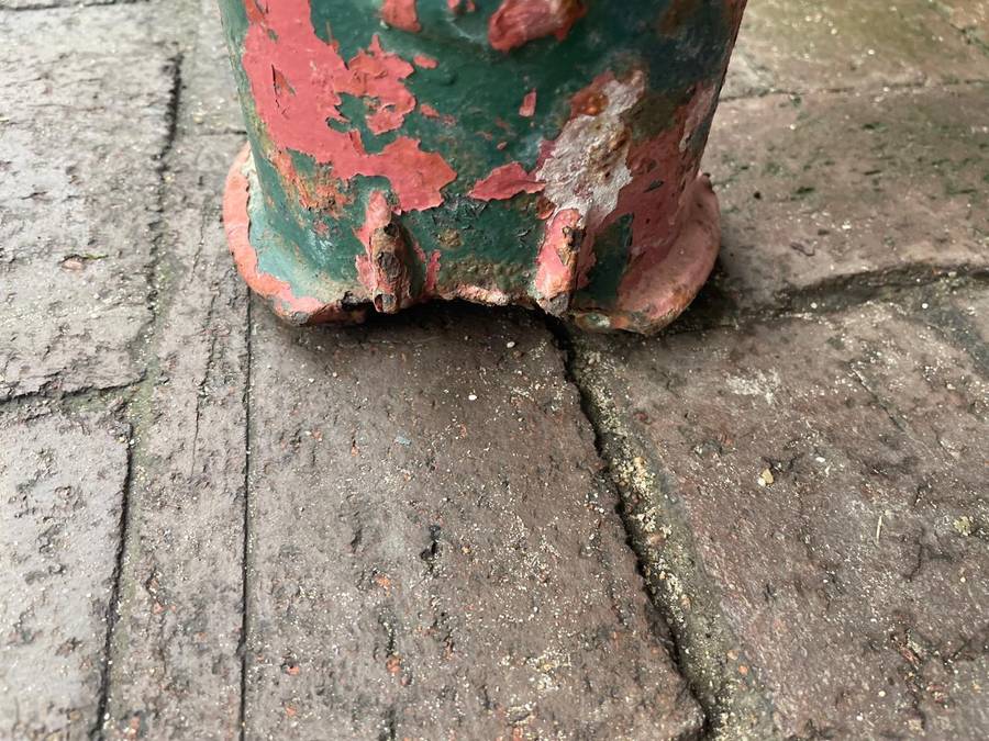 Rare Cast Iron Well Top  ( 30 x 25 cm )
