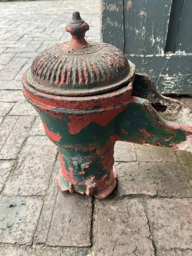 Rare Cast Iron Well Top  ( 30 x 25 cm )
