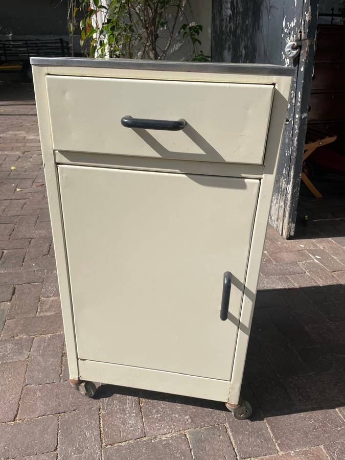 Collection of 6 Hospital Bed Cabinets ) 82 x 43 x 43 cm