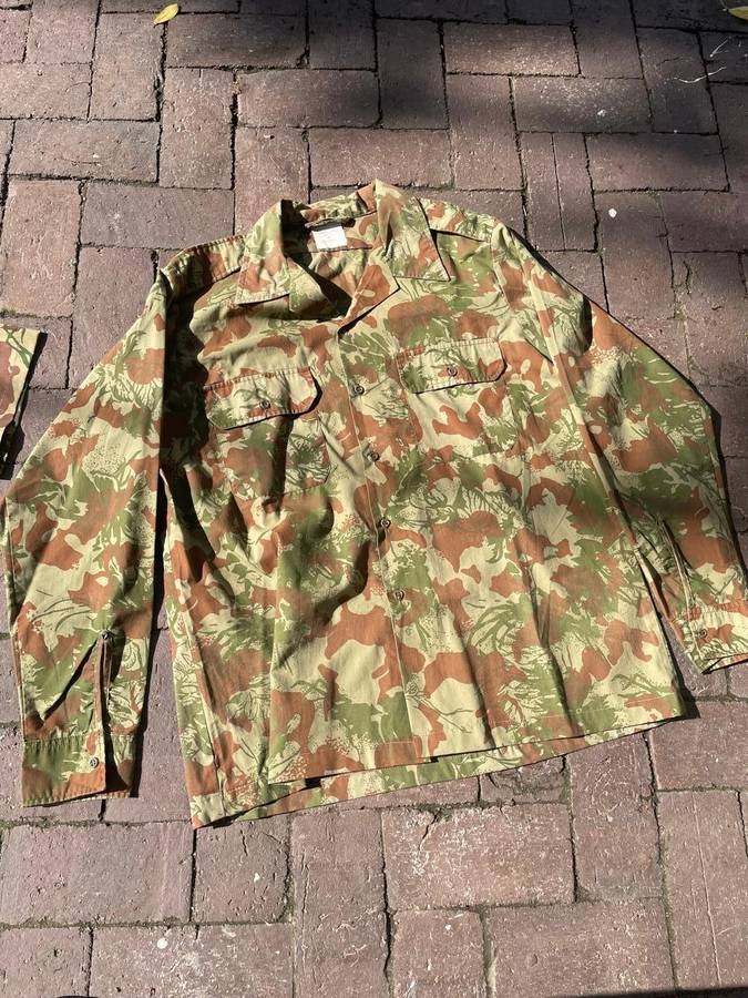 Koevoet : Jacket and 2 shirts