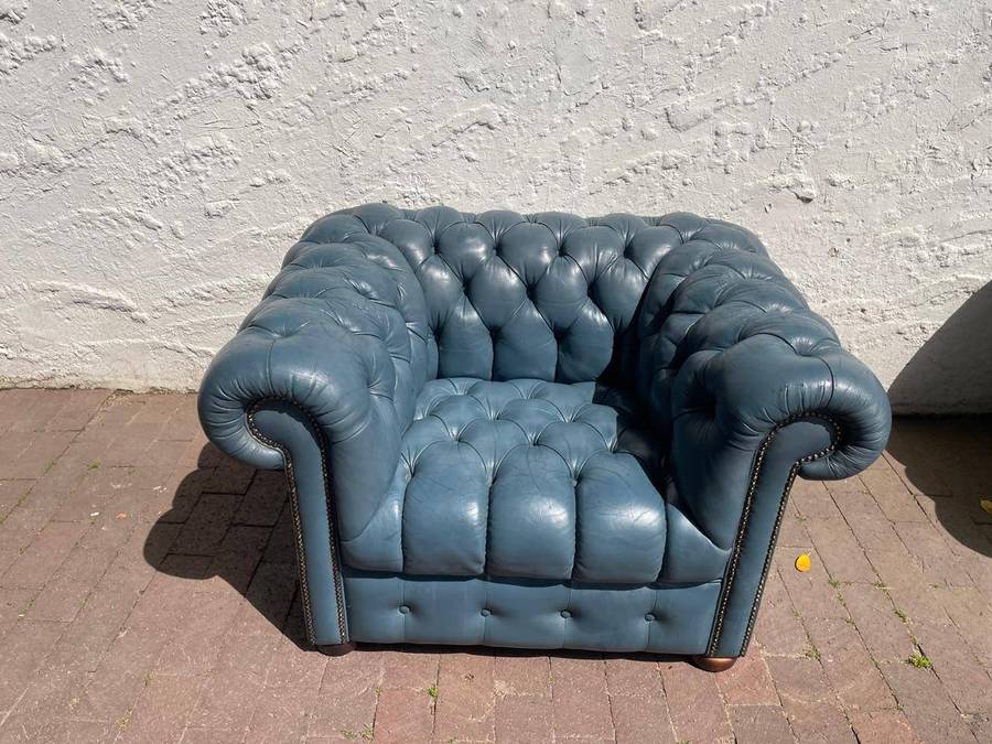 Chesterfield Leather Couch ( 186 x 86 x 67 cm ) and Chair ( 117 x 86 x 67cm )