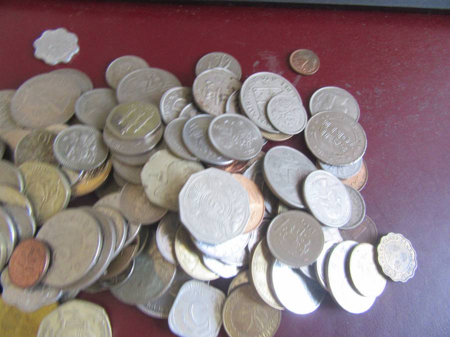 GOOD START FOR THE BEGINNER -75 INTERNATIONAL COINS AS PER SCAN - BID PER COIN - LOT18