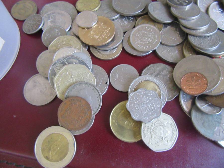 GOOD START FOR THE BEGINNER -75 INTERNATIONAL COINS AS PER SCAN - BID PER COIN - LOT18