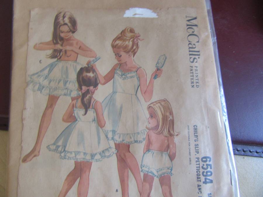 MC CALL'S NO.6594 - SIZE S - RD