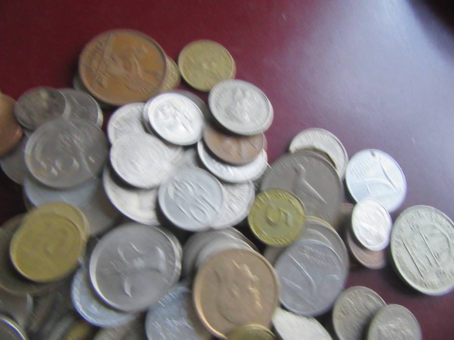GOOD START FOR THE BEGINNER 300 ASSORTED INTERNATIONAL COINS- AS PER SCAN - BID PER ITEM - WS2
