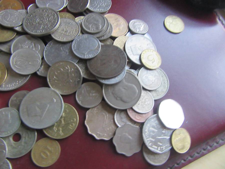 GOOD START FOR THE BEGINNER 300 ASSORTED INTERNATIONAL COINS- AS PER SCAN - BID PER ITEM - WS2