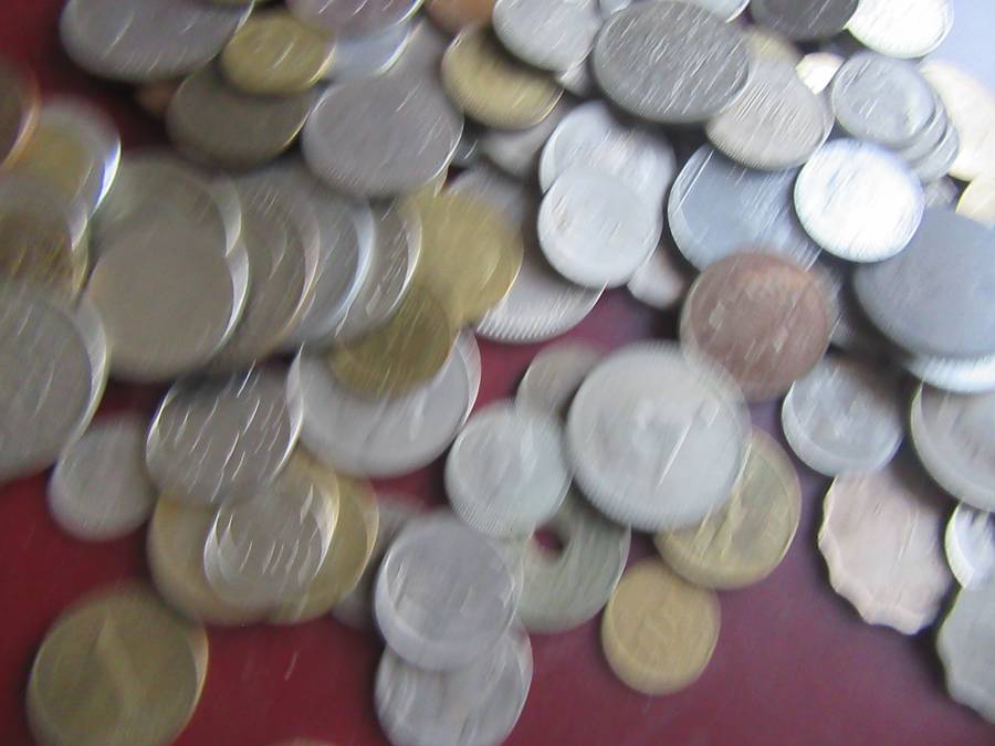 GOOD START FOR THE BEGINNER 300 ASSORTED INTERNATIONAL COINS- AS PER SCAN - BID PER ITEM - WS2