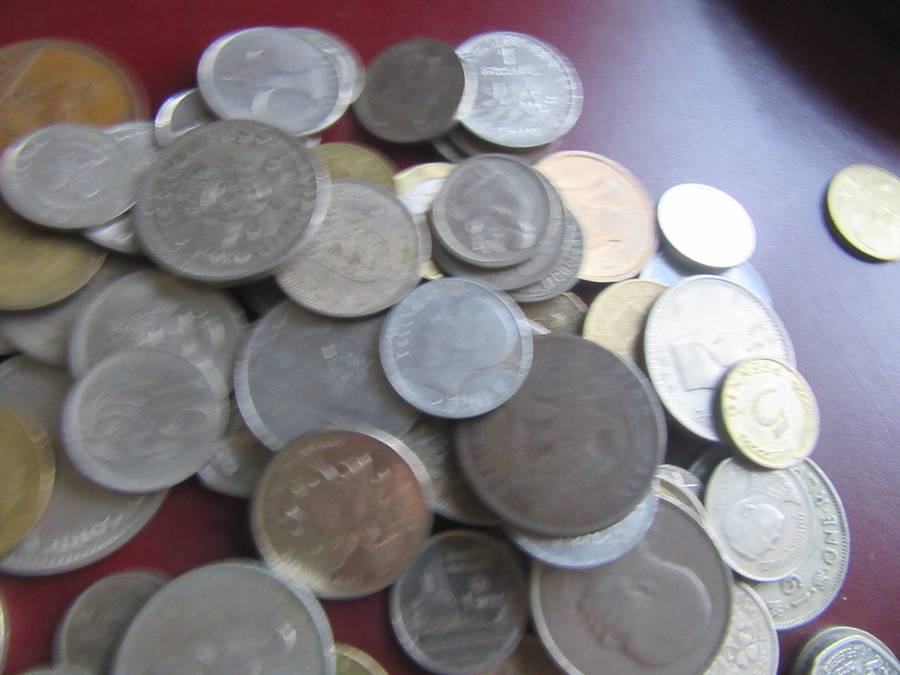 GOOD START FOR THE BEGINNER 300 ASSORTED INTERNATIONAL COINS- AS PER SCAN - BID PER ITEM - WS2