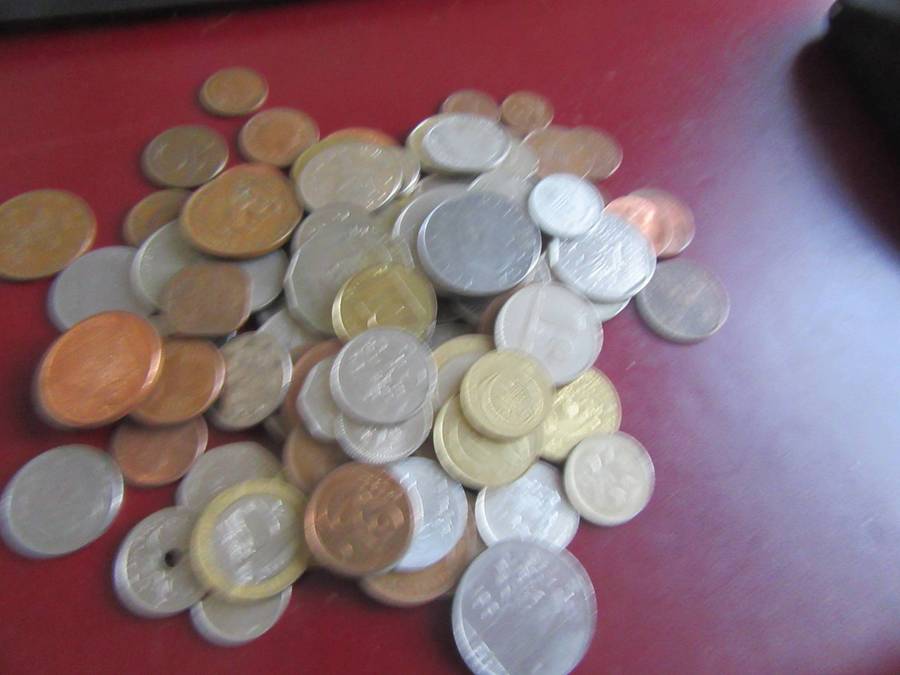GOOD START FOR THE BEGINNER - 75 INTERNATIONAL COINS- AS PER SCAN - BID PER COIN - LOT4