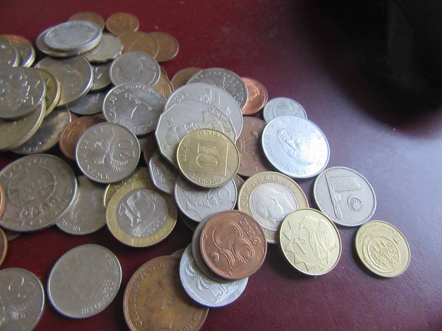 GOOD START FOR THE BEGINNER - 75 INTERNATIONAL COINS- AS PER SCAN - BID PER COIN - LOT4
