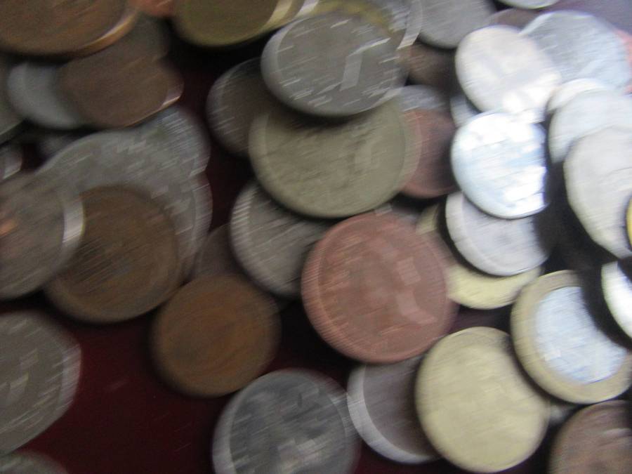 GOOD START FOR THE BEGINNER - 75 INTERNATIONAL COINS- AS PER SCAN - BID PER COIN - LOT4