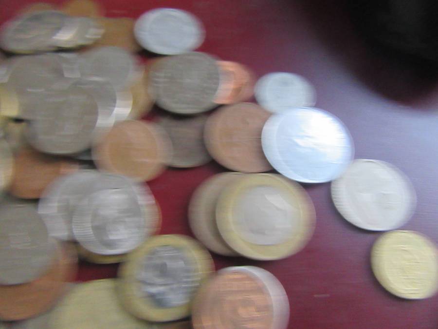 GOOD START FOR THE BEGINNER - 75 INTERNATIONAL COINS- AS PER SCAN - BID PER COIN - LOT4