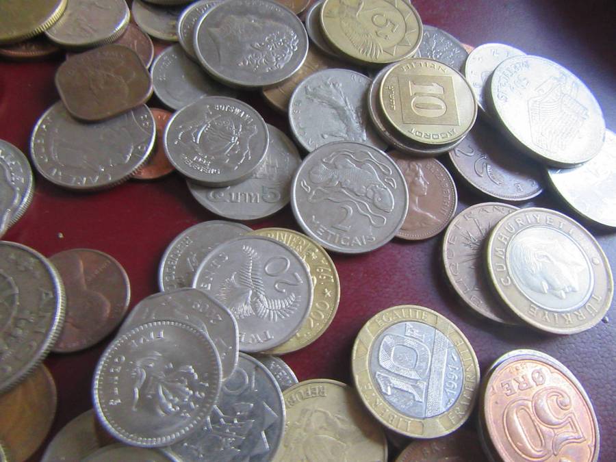 GOOD START FOR THE BEGINNER - 75 INTERNATIONAL COINS- AS PER SCAN - BID PER COIN - LOT4