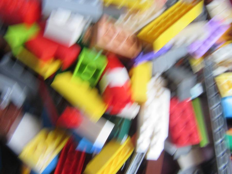 700 g OF MIXED LEGO ITEMS - AS PER SCAN - BID PER TWO GRAMS - LE11