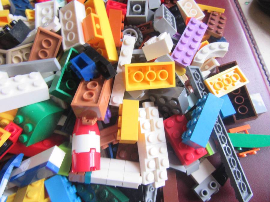 700 g OF MIXED LEGO ITEMS - AS PER SCAN - BID PER TWO GRAMS - LE11