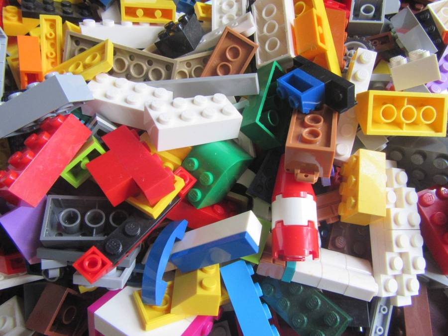 700 g OF MIXED LEGO ITEMS - AS PER SCAN - BID PER TWO GRAMS - LE11