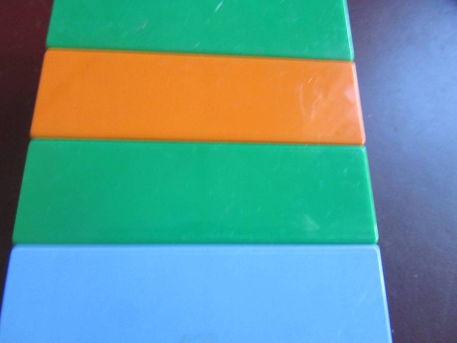 4 VARIOUS DUPLO BRICKS - AS PER SCAN