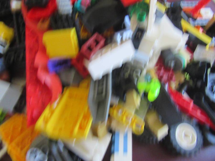 MIXED LOTOF 600g LLEGO ITEMS - AS PER SCAN - BID PER TWO GRAMS - LE2