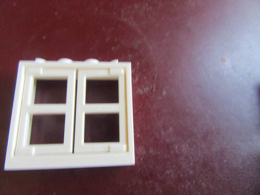 10 VARIOUS LEGO WINDOWS - AS PER SCAN