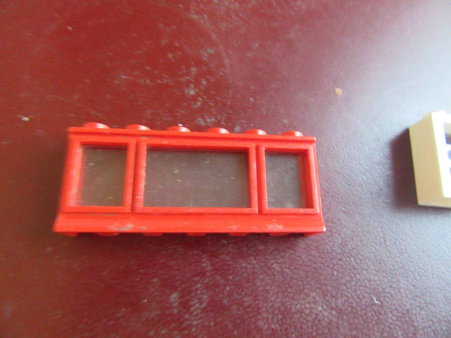 10 VARIOUS LEGO WINDOWS - AS PER SCAN