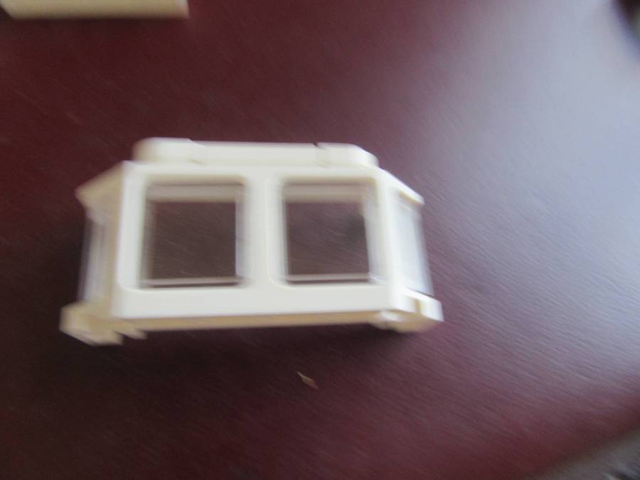 10 VARIOUS LEGO WINDOWS - AS PER SCAN