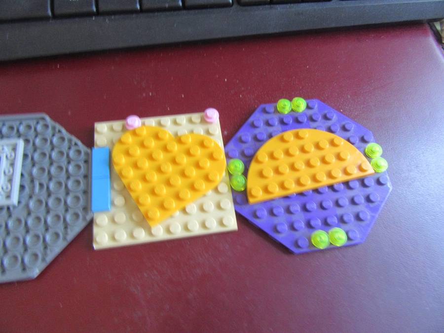5 VARIOUS LEGO PLATES- AS PER SCAN