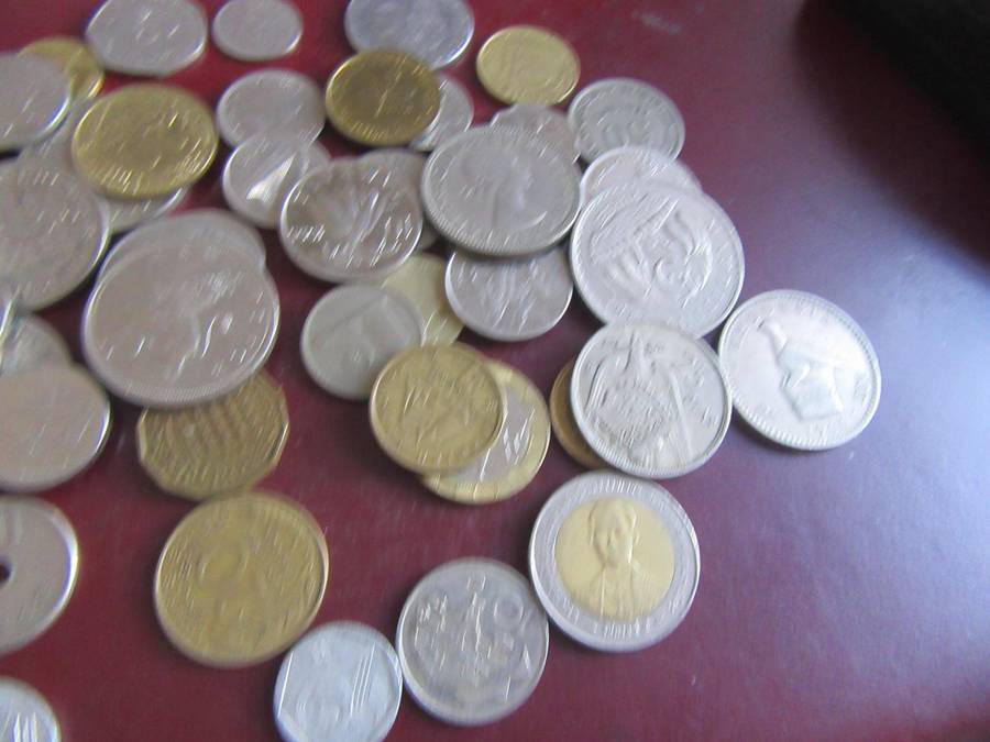 GOOD START FOR THE BEGINNER -75INTERNATIONAL COINS - AS PER SCAN - CO41 - BID PER ITEM