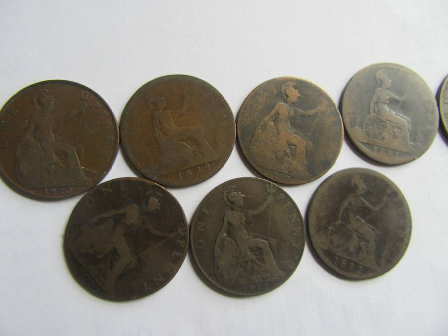 LOT OF 8 GREAT BRITAIN PENNIES - VARIOUS YEARS - - CO19