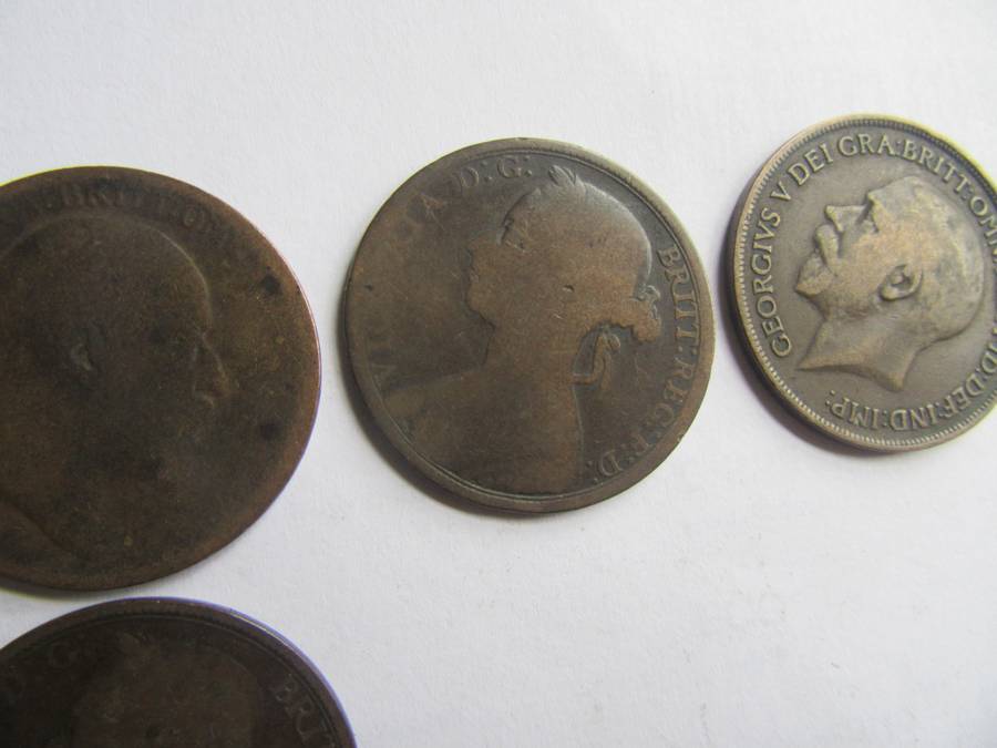LOT OF 8 GREAT BRITAIN PENNIES - VARIOUS YEARS - - CO19