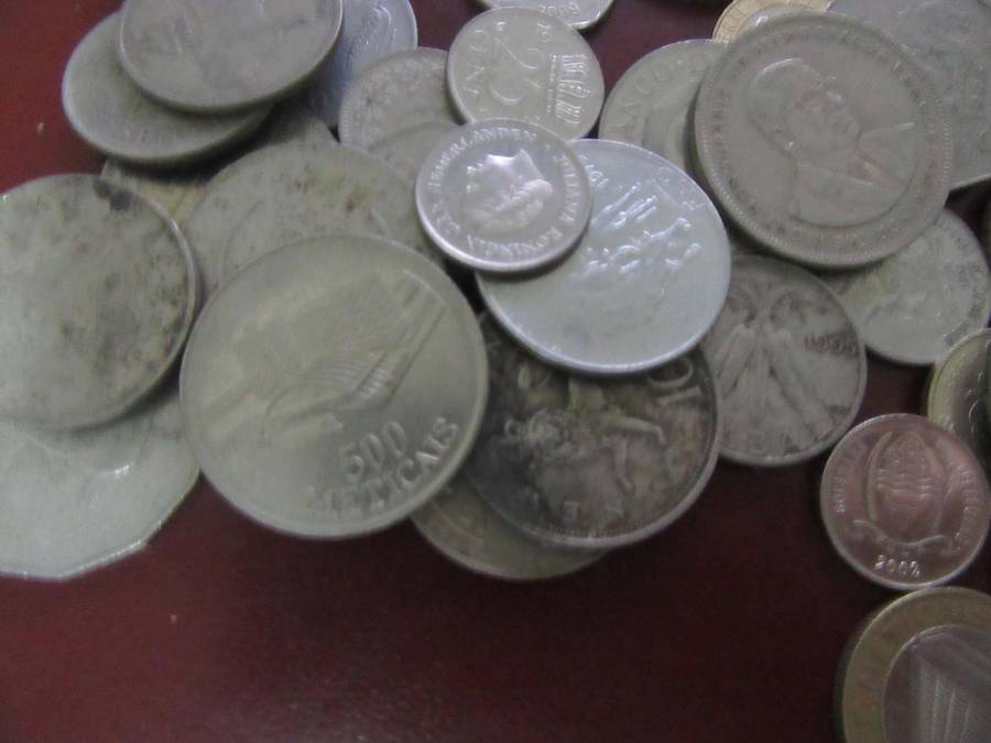 GOOD START FOR THE BEGINNER - 95 WORLD COINS - BID PER COIN AS PER SCAN - LOT23