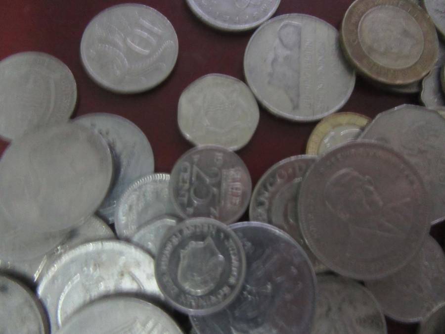GOOD START FOR THE BEGINNER - 95 WORLD COINS - BID PER COIN AS PER SCAN - LOT23