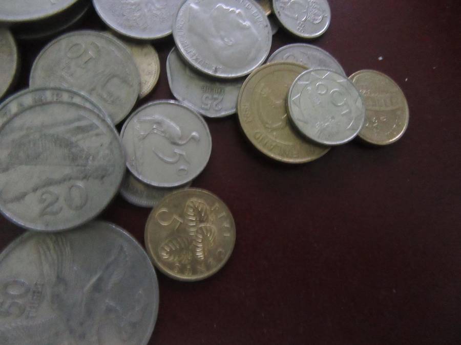 GOOD START FOR THE BEGINNER - 95 WORLD COINS - BID PER COIN AS PER SCAN - LOT23