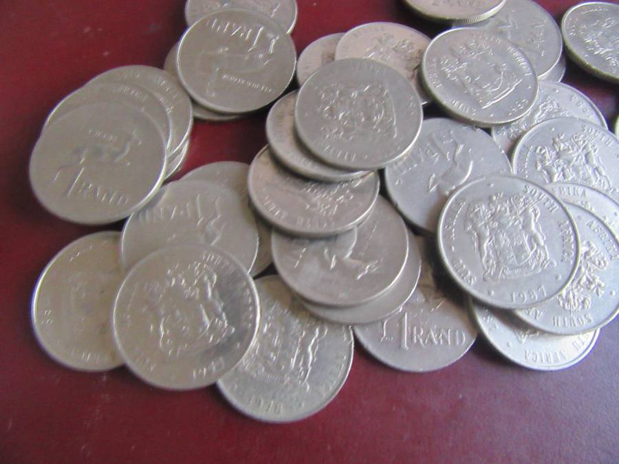 RSA 67ONE RAND COINS -44 COAT OF ARMS/23 WITH PRESIDENT - VARIOUSYEARS - BID PER COIN - LOT 46