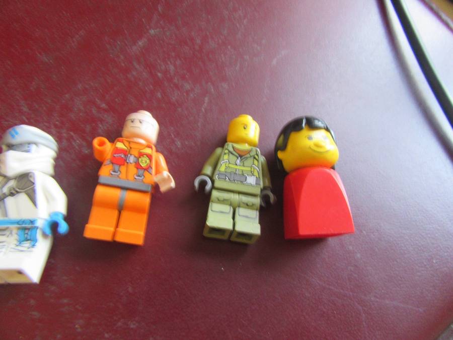 520gOF SMALL LEGO ITEMS - AS PPER SCAN - BID PER ONE GRAM -MD