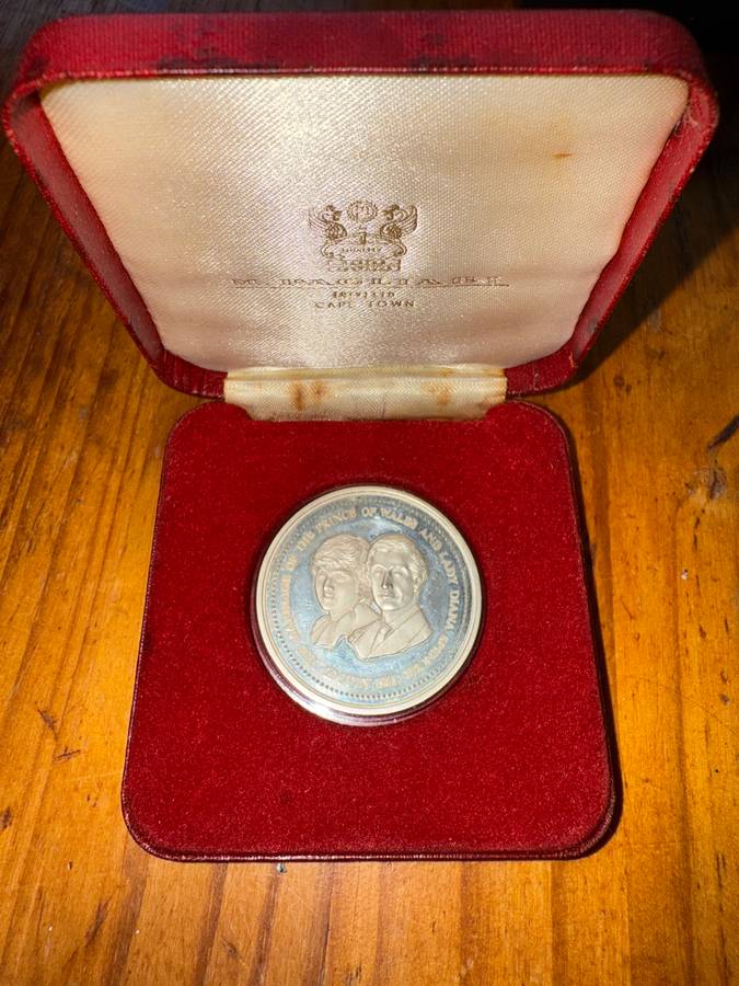 Prince Charles & Lady Diana Spencer Wedding Commemorative coin 29/07/1981
