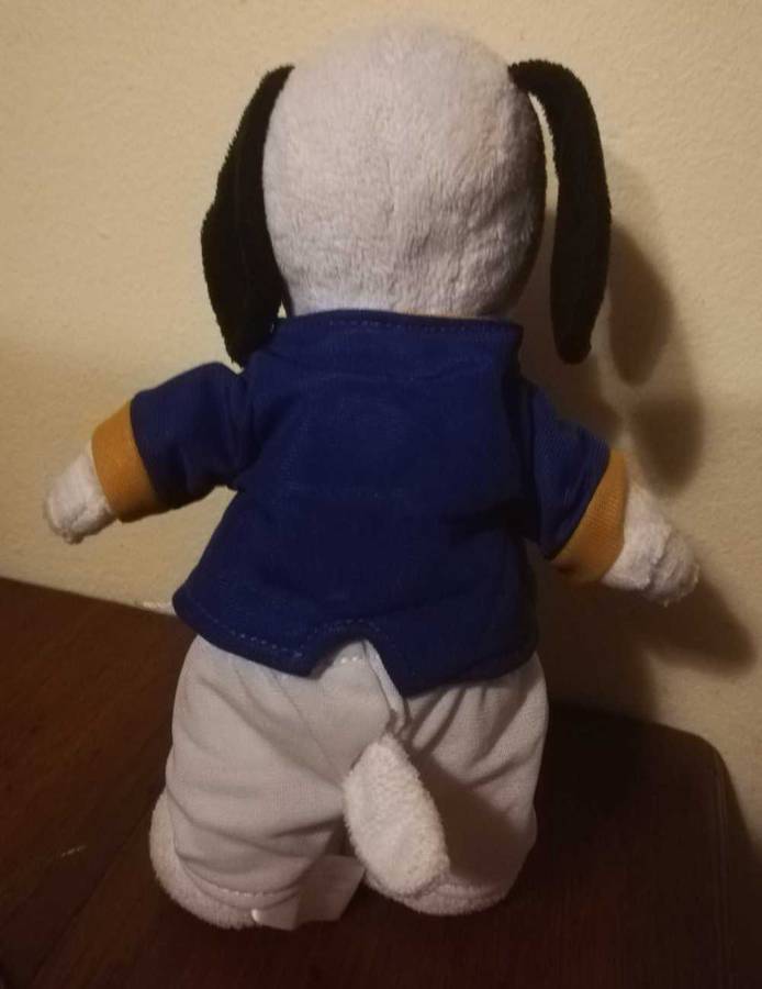 Cutest Italian Snoopy with a blue and white Italia outfit. 23cm.