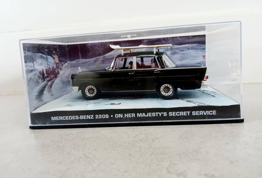MODEL :  Mercedes 220S On her Majestys Secret Service (MOD045)